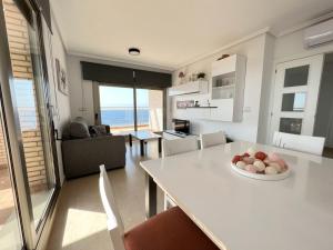 Kuchyňa alebo kuchynka v ubytovaní Ático Bahía del Sol en Calpe con impresionantes vistas - Inmodream Calpe
