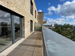 Photo de la galerie de l'établissement Modern Penthouse flat with Free Indoor Parking, à Londres