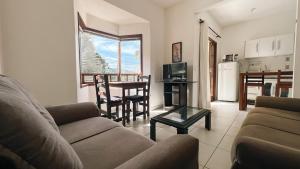 A seating area at Residencial Canto Livre Apart Hotel