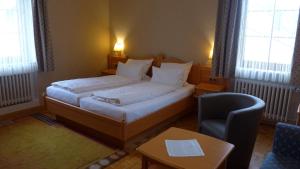 Voodi või voodid majutusasutuse Central-Hotel Greiveldinger toas