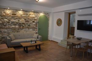 TV a/nebo společenská místnost v ubytování Laskarina Apartments