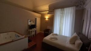 A bed or beds in a room at Acquadellarte B&B