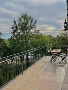 a patio with a table and chairs on a balcony at Titanic in Władysławowo