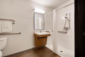 Koupelna v ubytování WoodSpring Suites Abilene