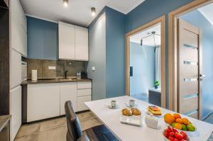 a kitchen with a table with fruit on it at Apartament G312 Łódź Jana Matejki 11 in Łódź
