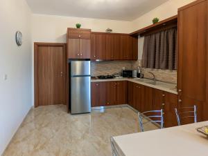 Kuchyň nebo kuchyňský kout v ubytování Tharenos home + 12 fotografií