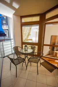 a table and chairs in a room with a window at Apartamenty na Wyspie - Villa Mistral - Apartamenty z sypialnią i parkingiem in Świnoujście