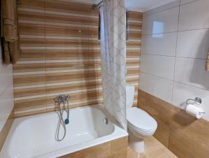 Kúpeľňa v ubytovaní Tharenos home