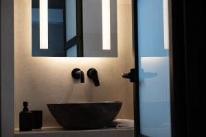 Et badeværelse på ATHENS LUX CASA, Urban Eco Suites
