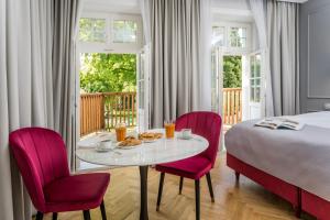 Postel nebo postele na pokoji v ubytování H Aparthotel + 29 fotografií