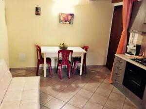 A kitchen or kitchenette at Villa Orizzonte