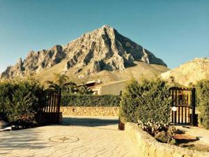 A general mountain view or a mountain view taken from the holiday home
