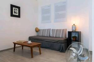 Posedenie v ubytovaní Villa's apartment on the beach, swimming pool A/C