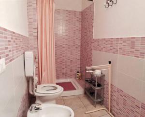 A bathroom at Villa Orizzonte Még 37 kép