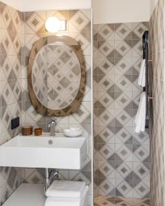 a bathroom with a sink and a mirror at Les Milles Roches in Gordes