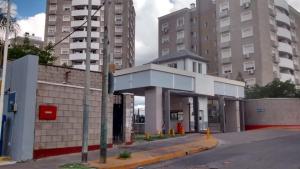 a gas station on a city street with tall buildings at Villasol Temporario in Córdoba