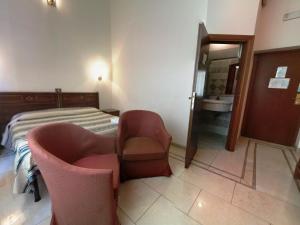 Posezení v ubytování Cambridge Hotel