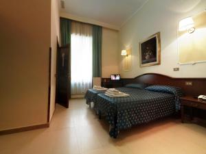 Postel nebo postele na pokoji v ubytování Cambridge Hotel