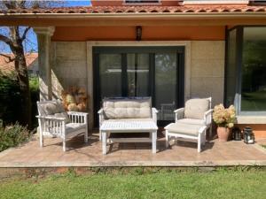 Vonkajšia záhrada v ubytovaní Casa con encanto en Gondomar con piscina