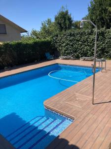Bazén v ubytovaní Casa con encanto en Gondomar con piscina alebo v jeho blízkosti
