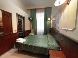 Postel nebo postele na pokoji v ubytování Cambridge Hotel