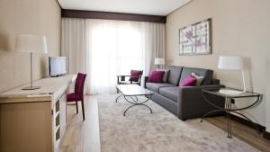 Zona de estar de Ilunion Golf Badajoz