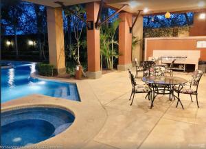 Fotografie z fotogalerie ubytování Beautiful Condo wJacuzzi tub Steps to beach v destinaci Tamarindo