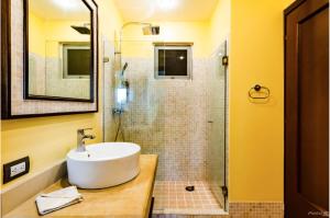 Fotografie z fotogalerie ubytování Beautiful Condo wJacuzzi tub Steps to beach v destinaci Tamarindo