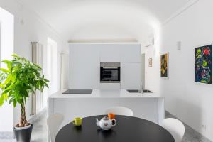 Kuchyňa alebo kuchynka v ubytovaní Suite Bellini 5 Apartment