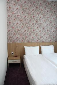 Postel nebo postele na pokoji v ubytování Sky Hotel