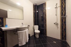 Koupelna v ubytování Sky Hotel
