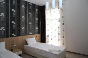 Postel nebo postele na pokoji v ubytování Sky Hotel