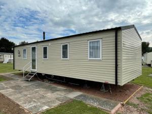 a mobile home is parked in a yard at Tidal caravan in Minehead