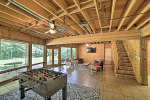 TiptonにあるGrand Escape with Deck, Game Room, Nature View!のギャラリーの写真 +32枚の写真