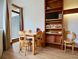a dining room with a table and chairs at Studio Chamrousse, 1 pièce, 4 personnes - FR-1-549-90 in Chamrousse