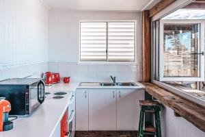 Kuchyň nebo kuchyňský kout v ubytování BAY PROPERTIES . Pacific Lodge Studio