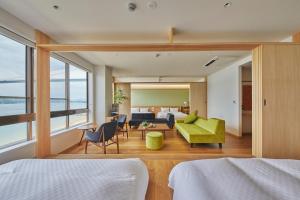 Tempat tidur dalam kamar di Glamprook Shimanami