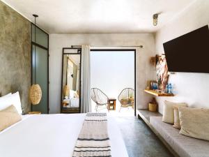 Postel nebo postele na pokoji v ubytování Drift San Jose del Cabo, a Member of Design Hotels