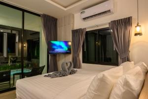 Tempat tidur dalam kamar di rocco villa