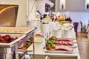 Makanan di atau berdekatan hotel
