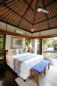 Postel nebo postele na pokoji v ubytování Umah Lawas Villa Ubud