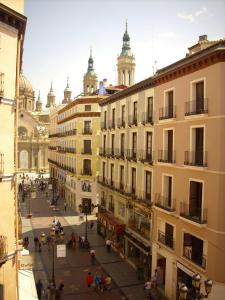 Imagen de la galería de Apartamentos Dos Torres Pilar - Balcones con vistas al Pilar, en Zaragoza