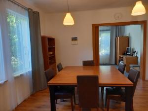 a dining room with a wooden table and chairs at Owocowy Domek in Samotwór