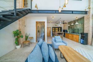 a living room with a couch and a table at Villa Upeksha - Huge 1-bedroom Villa with pool in Pererenan in Munggu