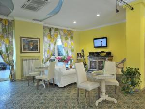 TV a/nebo společenská místnost v ubytování Hotel Miramare