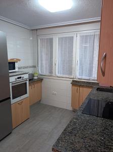 Kuchyňa alebo kuchynka v ubytovaní Fantástico apartamento en las playas de Suances + 20 fotografií