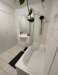 Kúpeľňa v ubytovaní Joyce’s Nest @ Dorcas South Melbourne