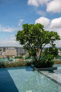 Bazén v ubytování Cozy & Luxury Living in Chiang Mai nebo v jeho okolí