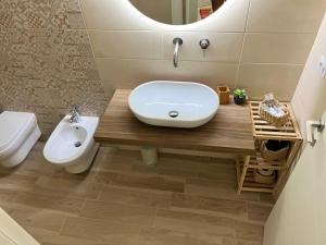 A bathroom at Ninetta House