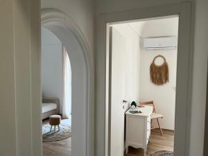 A bed or beds in a room at Ninetta House